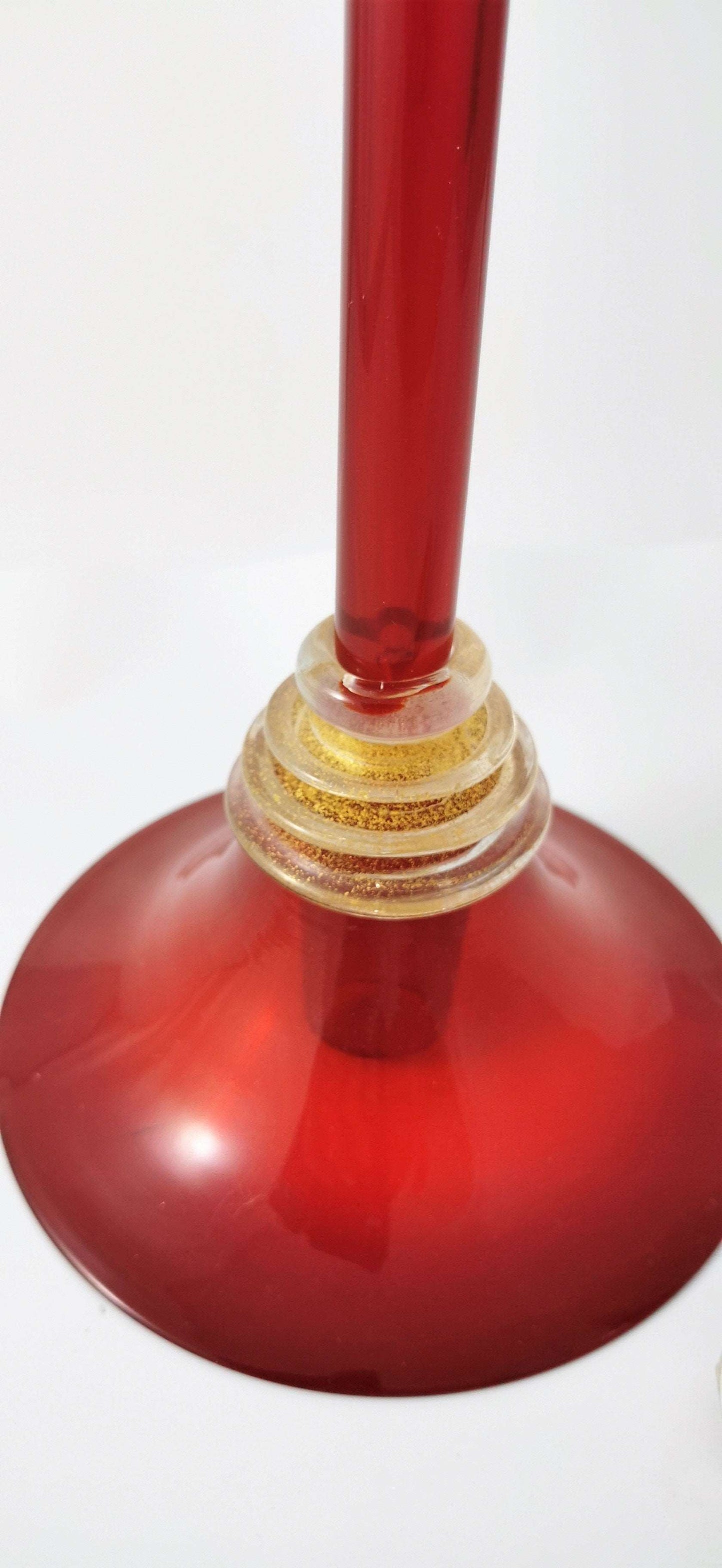 Hoher roter Vintage Kerzenständer signiert Pauly Murano um 1940.