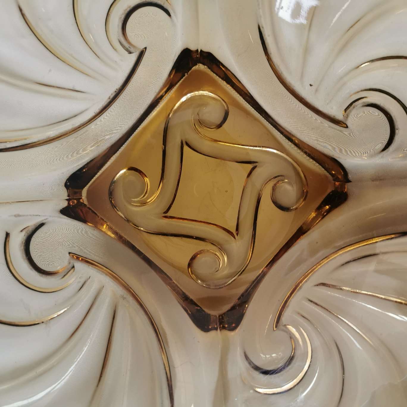 Grosse Art Déco Glasschale um 1920-40.