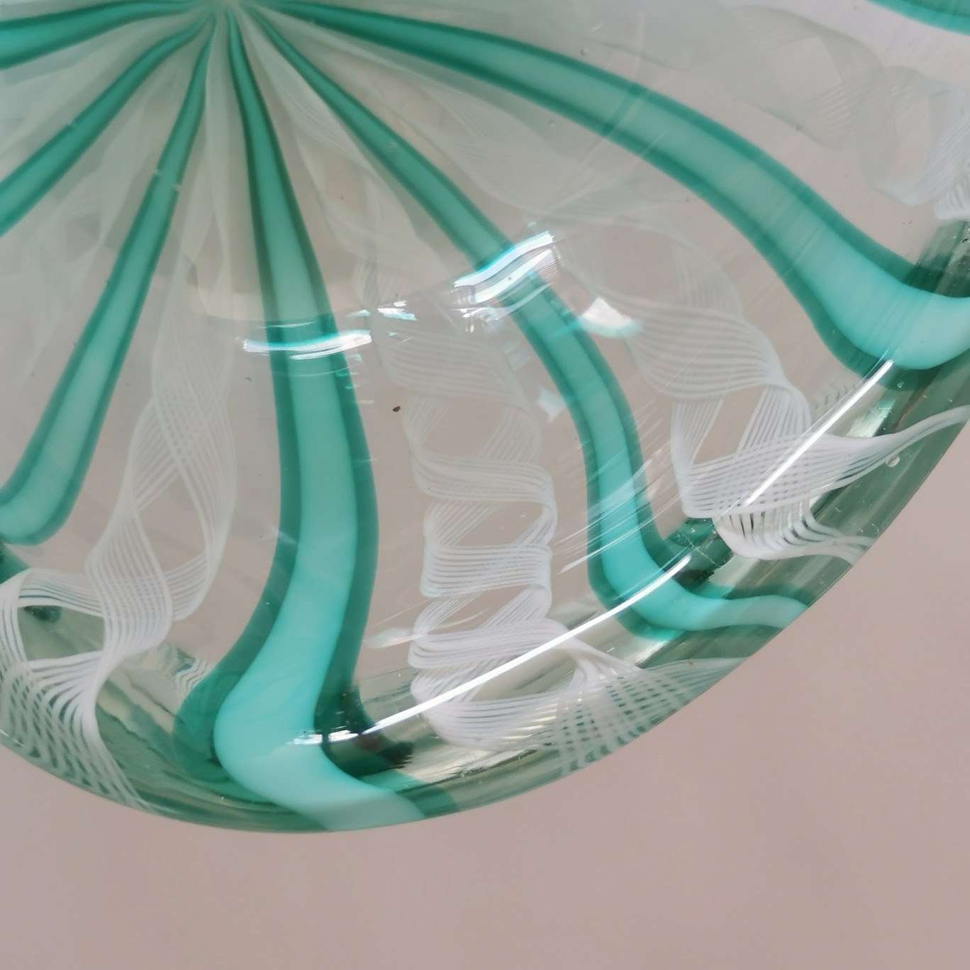Grosse Filigrana Zanfirico Glasschale Murano um 1950.
