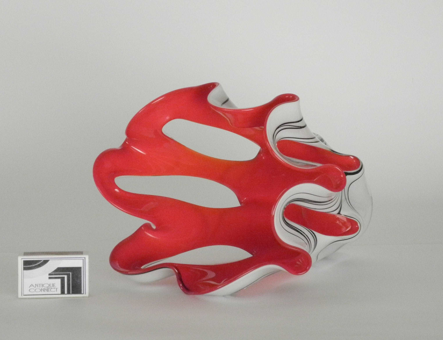Grosse weisse Design Fazzoletti Vase mit Löchern Vasen vendor-unknown