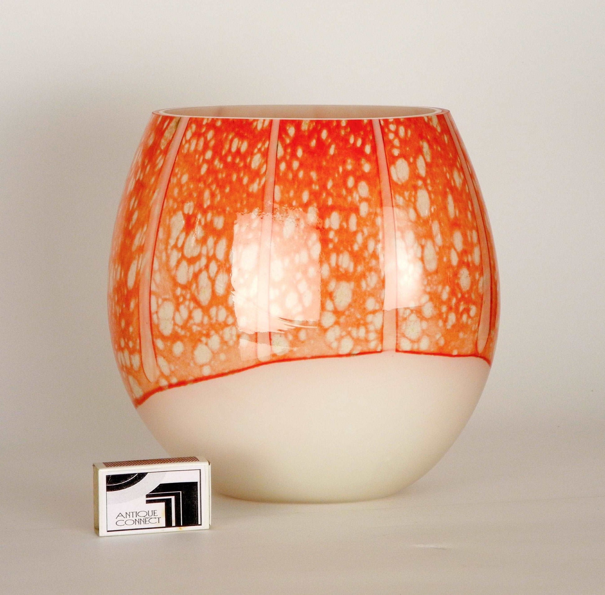 Elegante ovale Vase in Orange und Weiss Vasen vendor-unknown