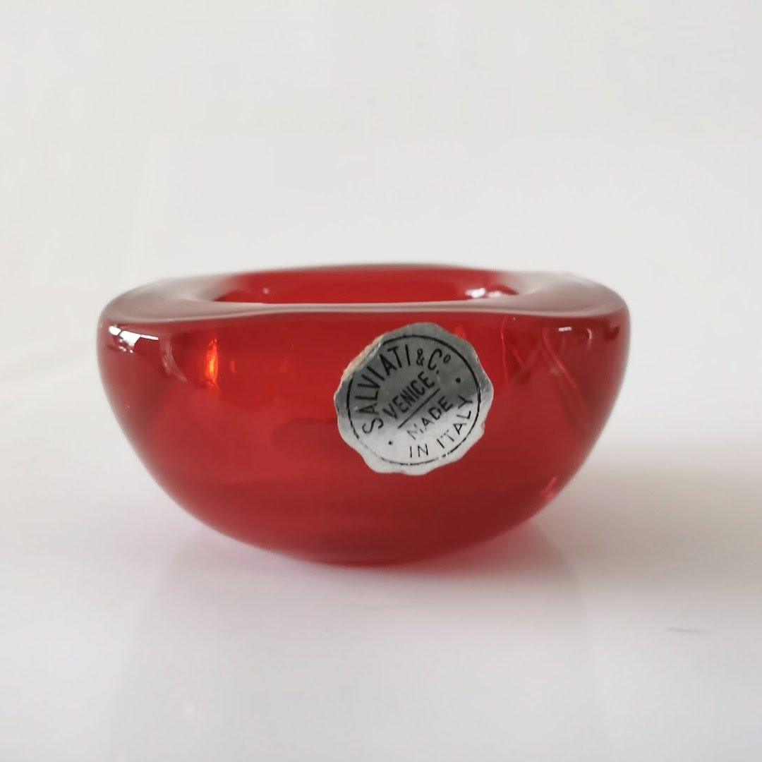Kleine rote Glasschale von Salviati Murano um 1950 Dekorative Gefäße Murano Salviati