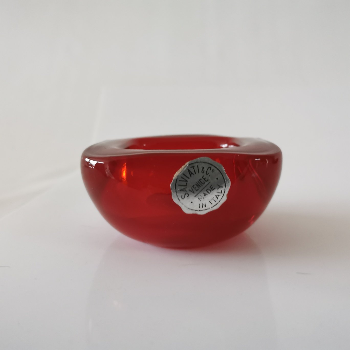 Kleine rote Glasschale von Salviati Murano um 1950 Dekorative Gefäße Murano Salviati