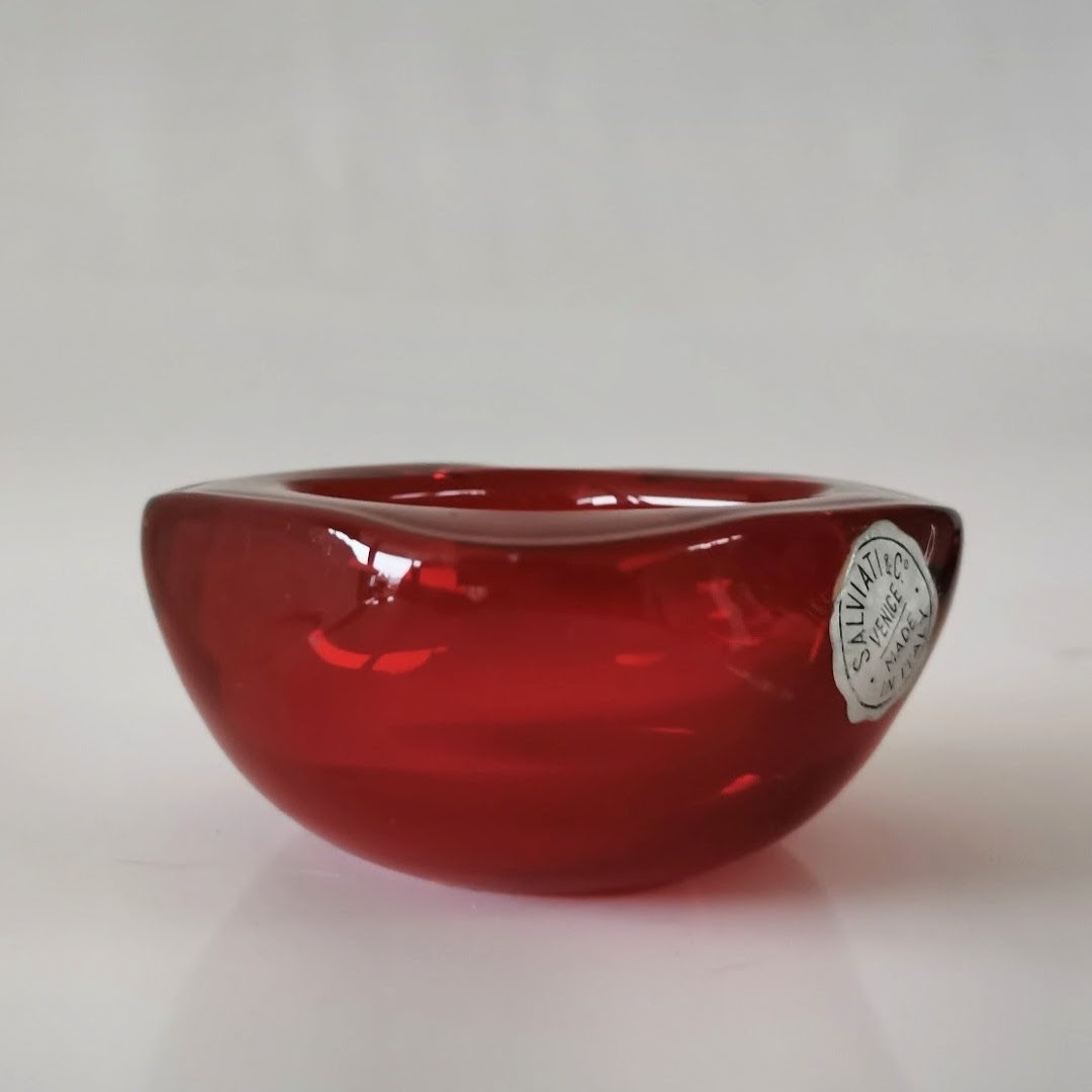 Kleine rote Glasschale von Salviati Murano um 1950 Dekorative Gefäße Murano Salviati