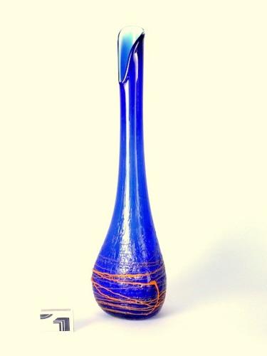 Hohe blaue Bodenvase.