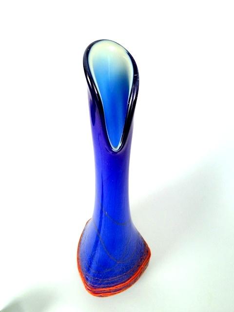 Hohe blaue Bodenvase.