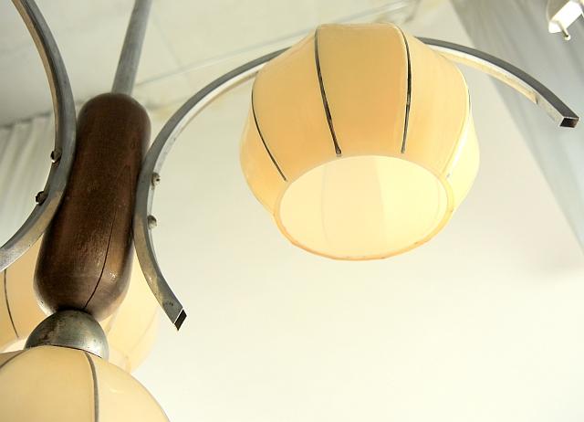 Art Déco Deckenlampe Belgien.