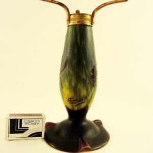Art Deco Lampenfuss signiert.