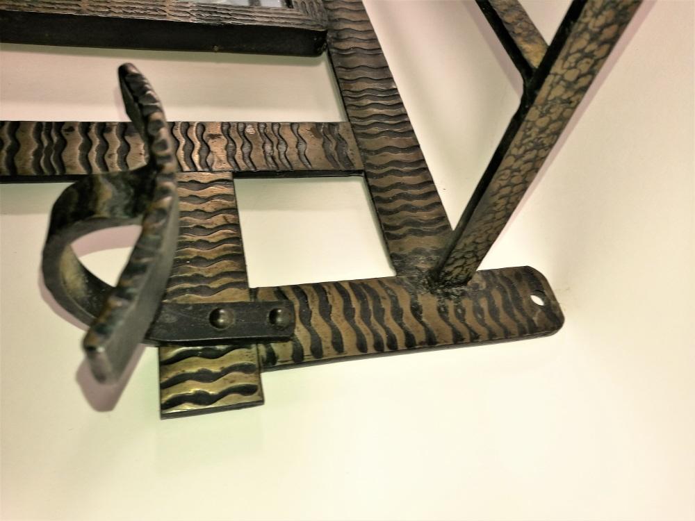 Art Déco Vintage Design Metallgarderobe im Stil von Edgar Brandt Frankreich um 1925.