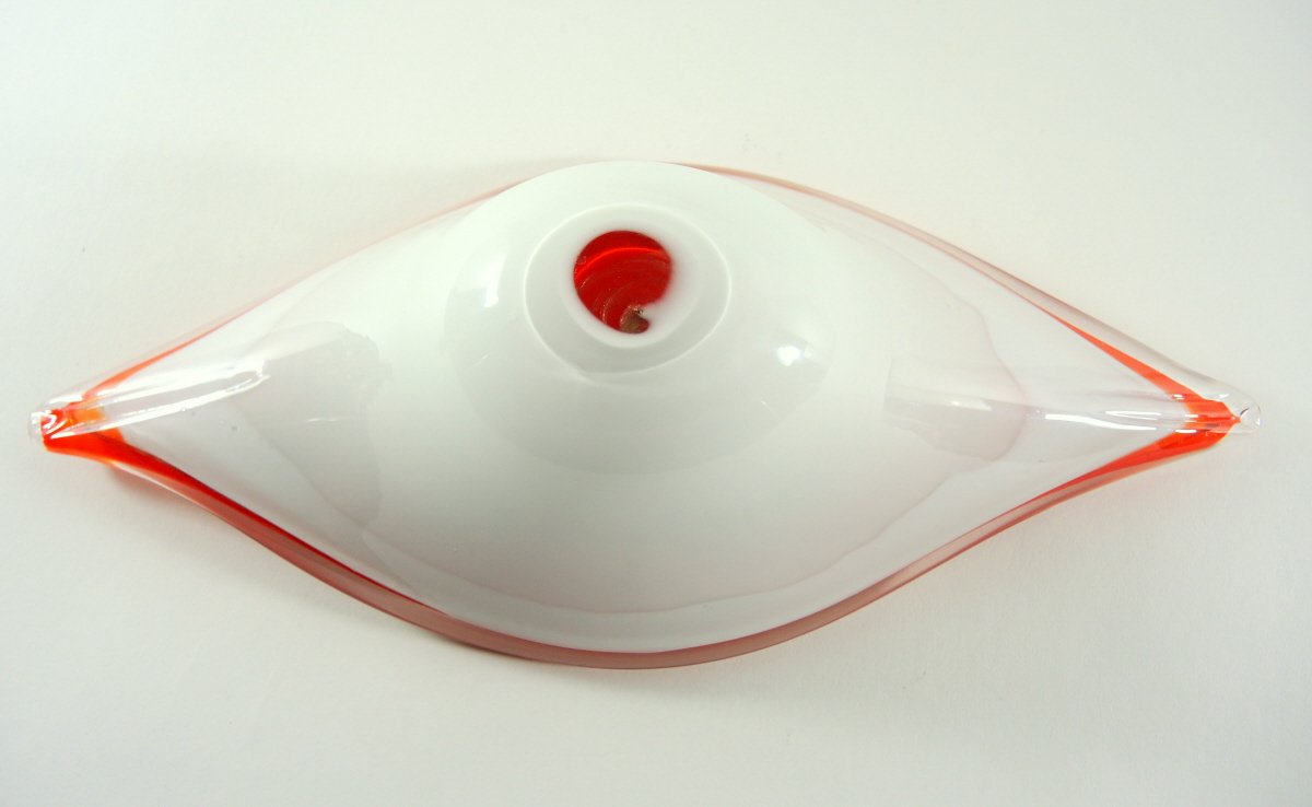 Ovale, weisse Schale mit rotem Innenfang von Fratelli Toso, Murano