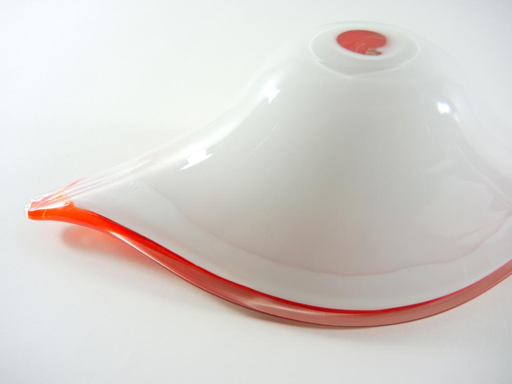 Ovale, weisse Schale mit rotem Innenfang von Fratelli Toso, Murano