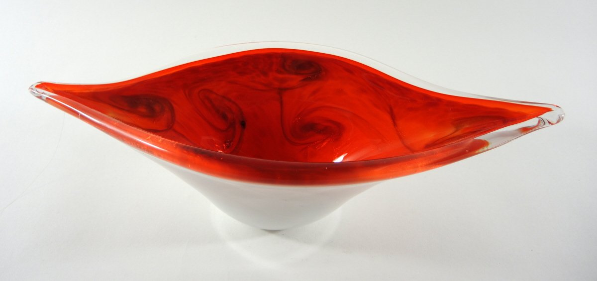 Ovale, weisse Schale mit rotem Innenfang von Fratelli Toso, Murano