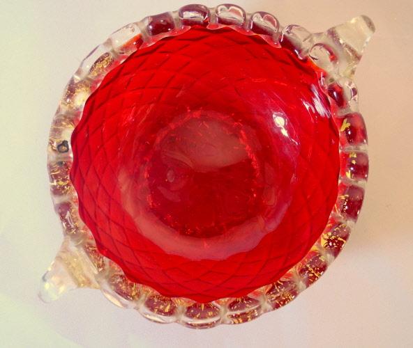 Rote Henkelschale von Barovier & Toso um 1950.