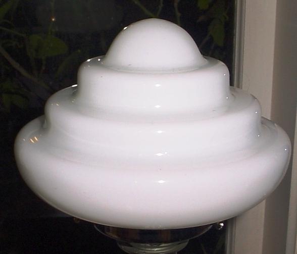 Ersatzglas Art Déco Lampe aus weissem Milchglas.
