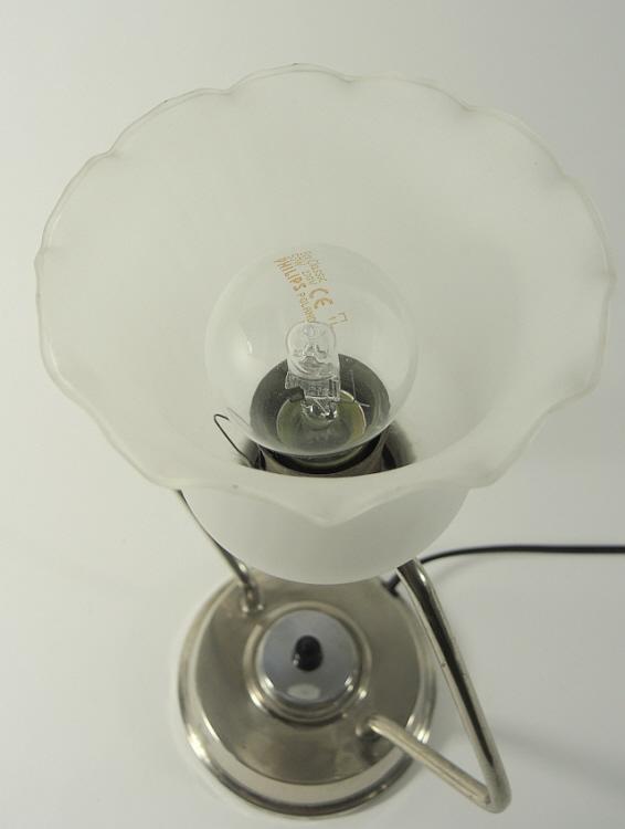 Schlichte Art Déco Tischlampe.