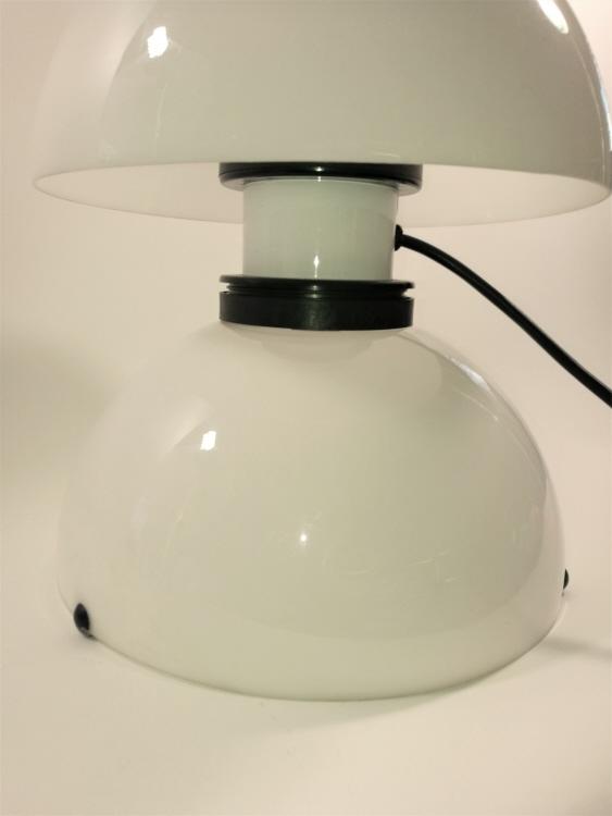 Design Tischlampe Dalca Made in Italy um 1970.
