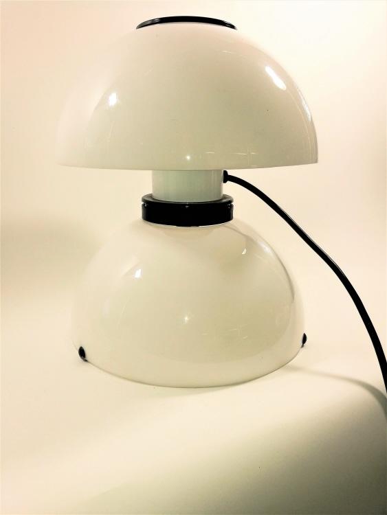Design Tischlampe Dalca Made in Italy um 1970.