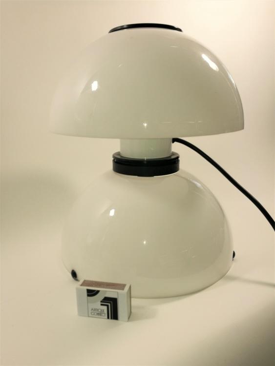 Design Tischlampe Dalca Made in Italy um 1970.