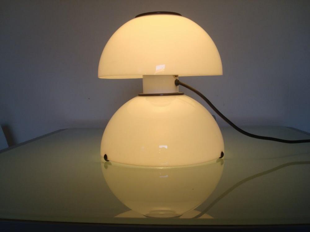 Design Tischlampe Dalca Made in Italy um 1970.