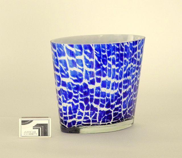 Elegante, ovale Vase blau.