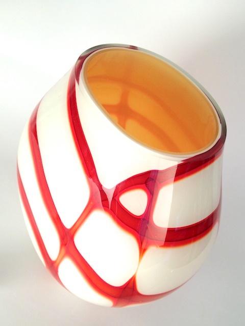 Elegante Bodenvase weiss und rot.