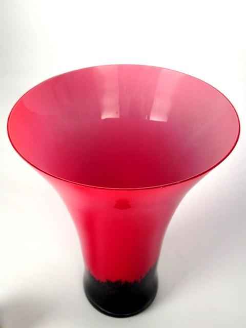 Rote Kelchvase
