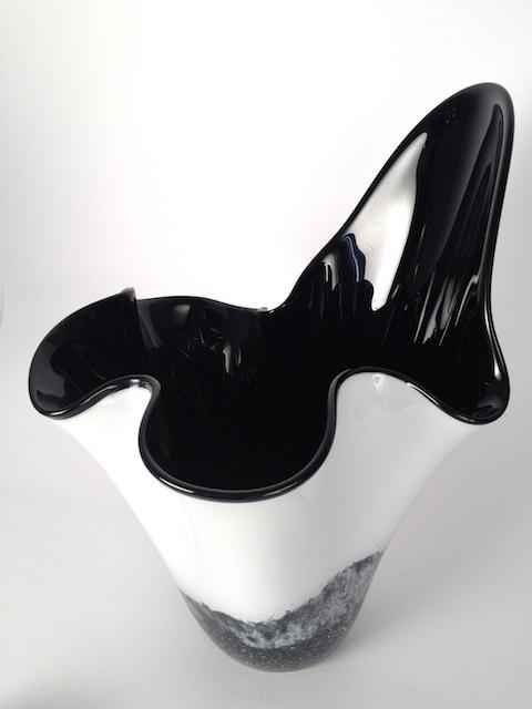 Schwarzweisse Bodenvase