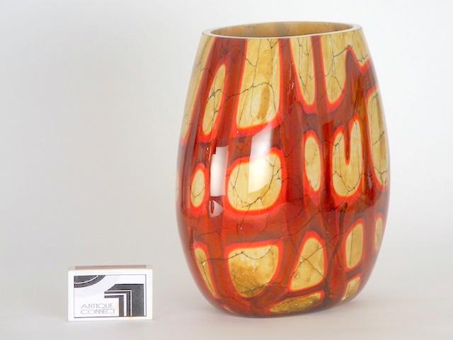 Elegante Vase beige rot.
