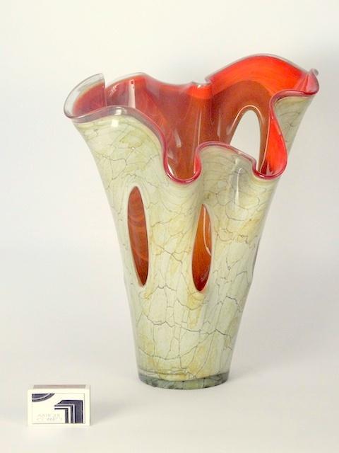 Fazzoleti Bodenvase mit Löchern. Einzigartiges Dekoobjekt.