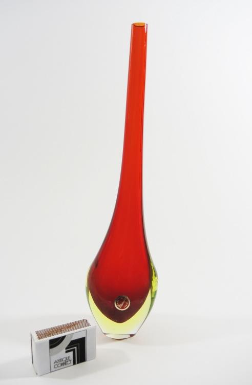 Hohe, schlanke, rote Sommerso Vase, Murano um 1950-60