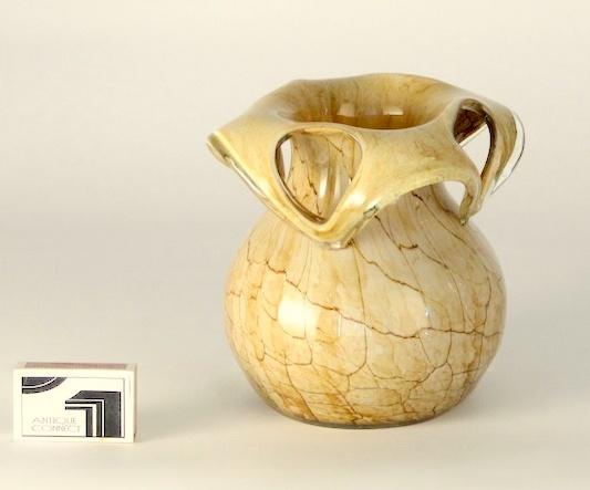 Kleine beige Vase.