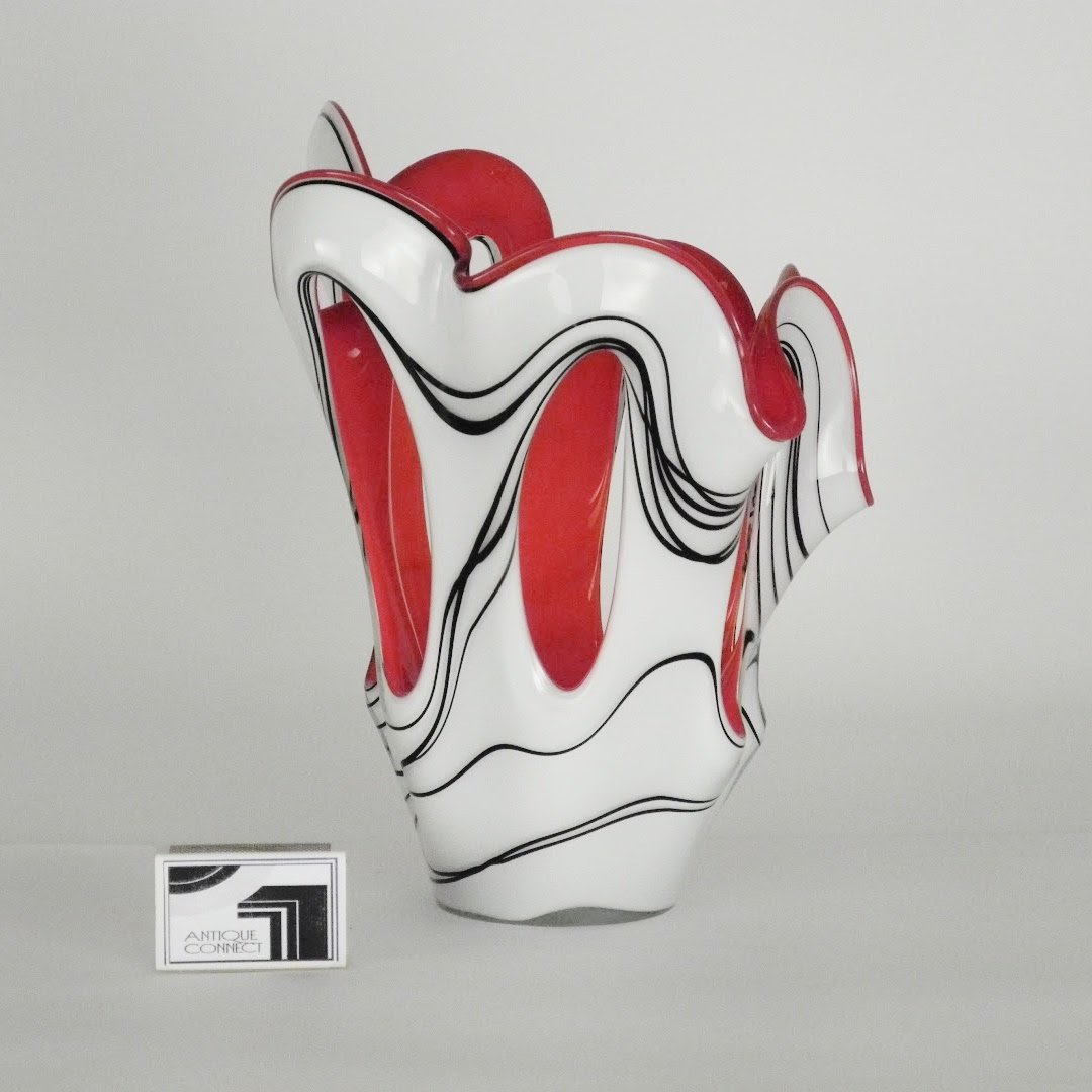 Grosse weisse Design Fazzoletti Vase mit Löchern Vasen vendor-unknown