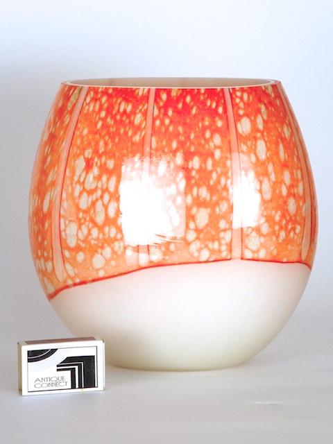 Elegante ovale Vase in Orange und Weiss Vasen vendor-unknown
