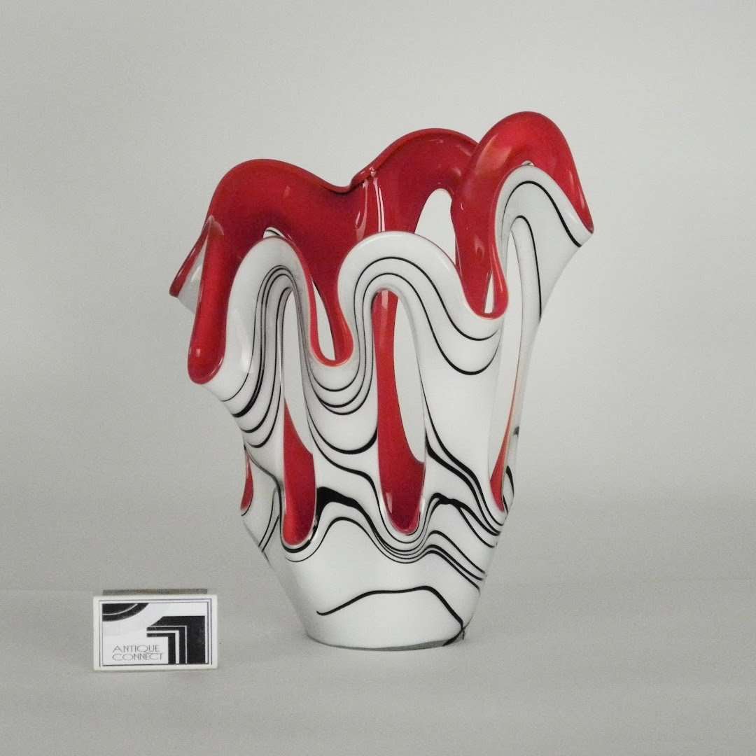 Grosse weisse Design Fazzoletti Vase mit Löchern Vasen vendor-unknown 