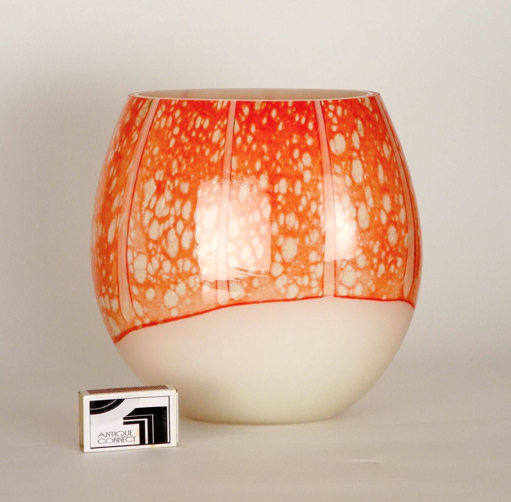 Elegante ovale Vase in Orange und Weiss Vasen vendor-unknown 