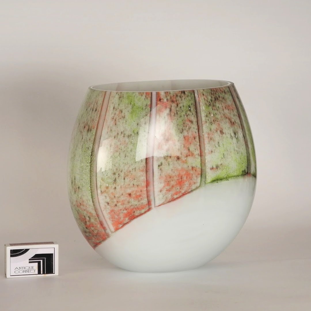 Elegante, ovale Vase weiss grün orange.