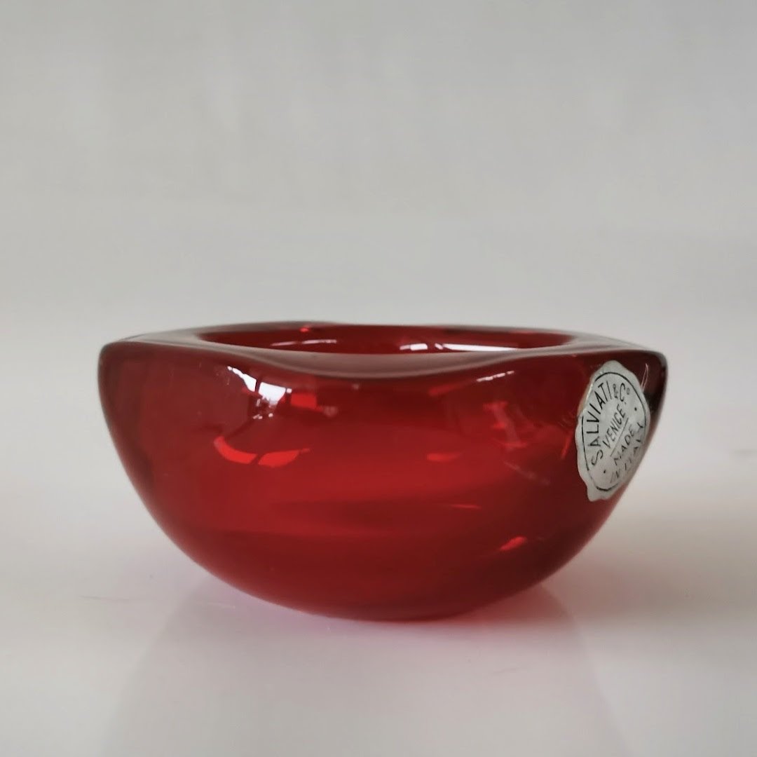 Kleine rote Glasschale von Salviati Murano um 1950 Dekorative Gefäße Murano Salviati 