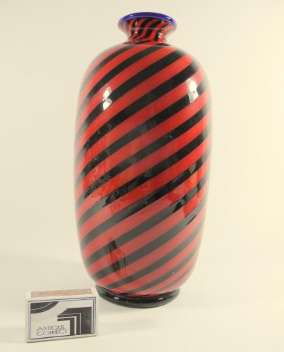Grosse, rotschwarze Murano Vase a fili.