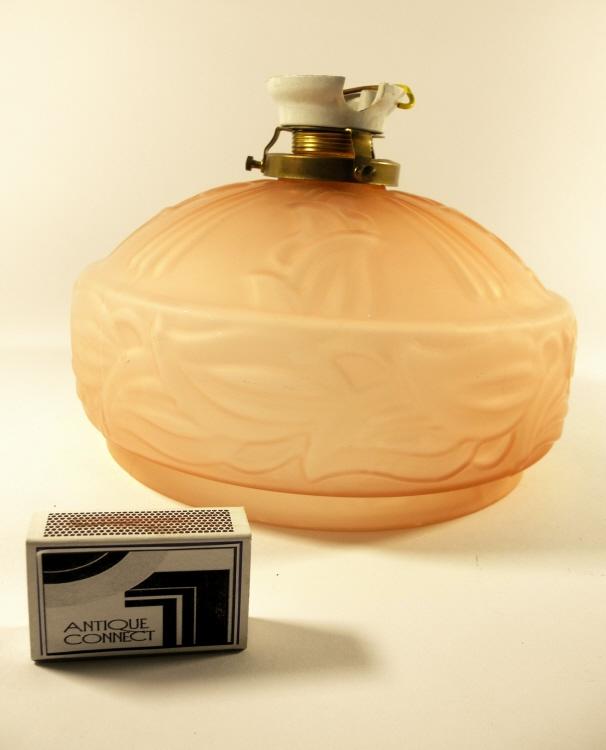 Rosa Art Déco Deckenlampe um 1920-40 Frankreich.