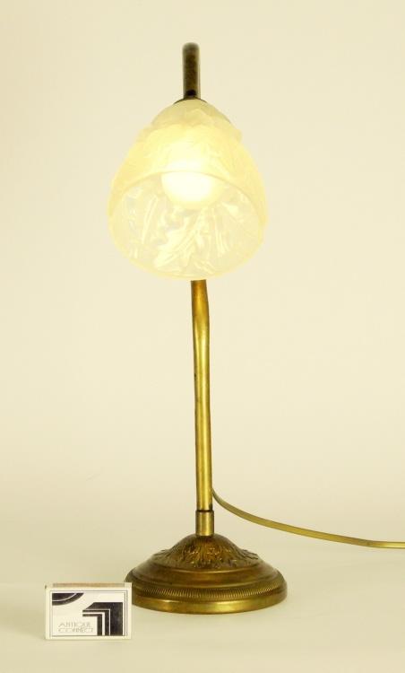 Jugendstil Tischlampe aus Messing und Glas.