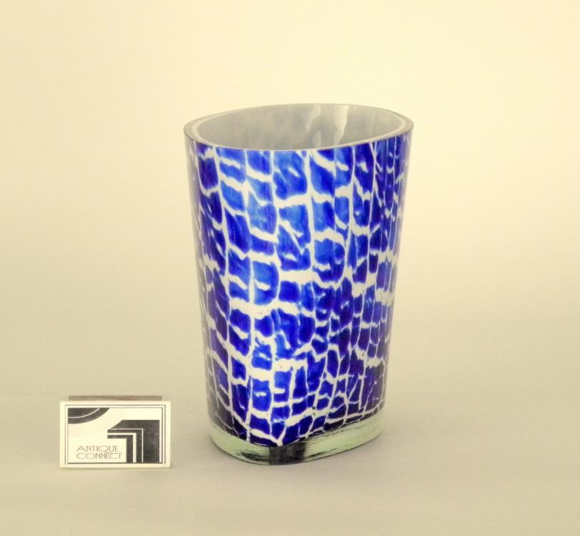 Elegante, ovale Vase blau.