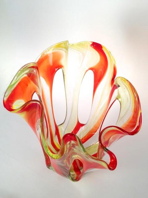 Farbige Design Fazzoletti Vase mit Löchern.